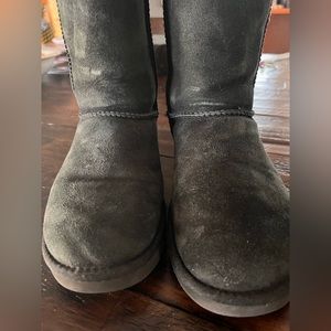 UGGS good condition. A lot of life still left in them